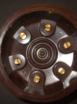 NOS Chevrolet & GMC Distributor Cap (1ea) (French?)